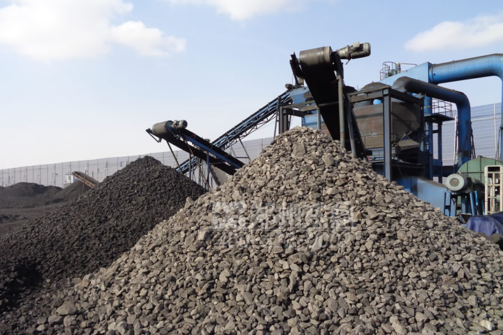 复合式干法选煤设备是东鼎干燥开发的一种新型煤炭提质技术装备，适用于动力煤排矸、降低商品煤灰分、提高发热量