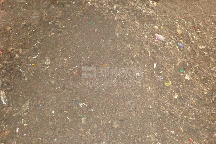 生活垃圾烘干机是郑州东鼎针对人们日常生活过程中产生的垃圾固废（其中包括树枝、布料碎片、塑料、木块、植物茎叶等）进行处理利用开发的一种专用烘干设备。