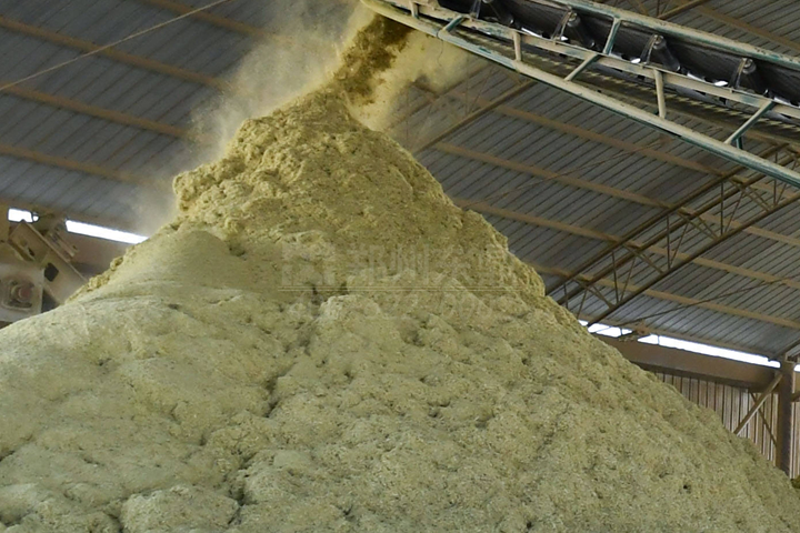 生物质烘干机厂家郑州东鼎干燥开发了大型柠条烘干机成套设备，实现了柠条资源规模化利用之路。